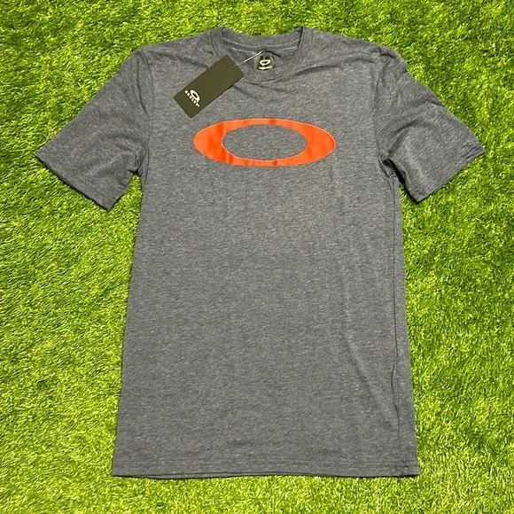 Oakley NWT tshirt size XS - Picture 1 of 3
